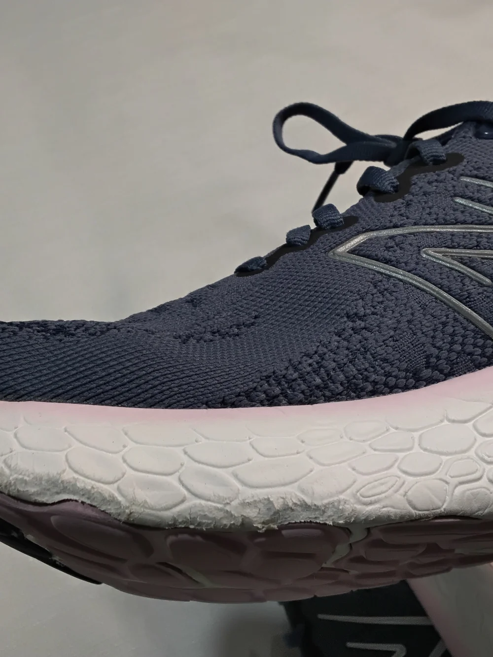 New Balance 1080 V12 Women's Navy Running Sneakers with Pale Pink Trim Sz 10.5